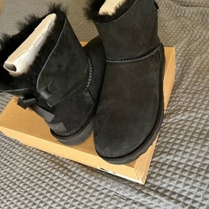 Black Bailey Ugg Boots